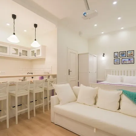 Revelton Aparthotel 4*